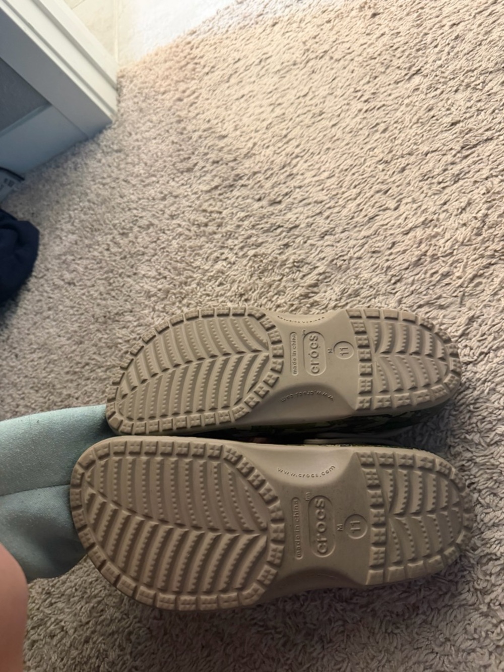 Mens luke combs crocs size 11 - Picture 3 of 3